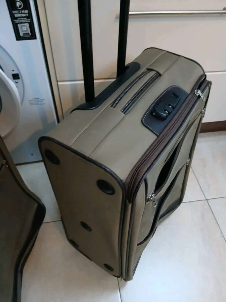 4 PIECE SET OF SAMSONITE SUITCASES - Image 3