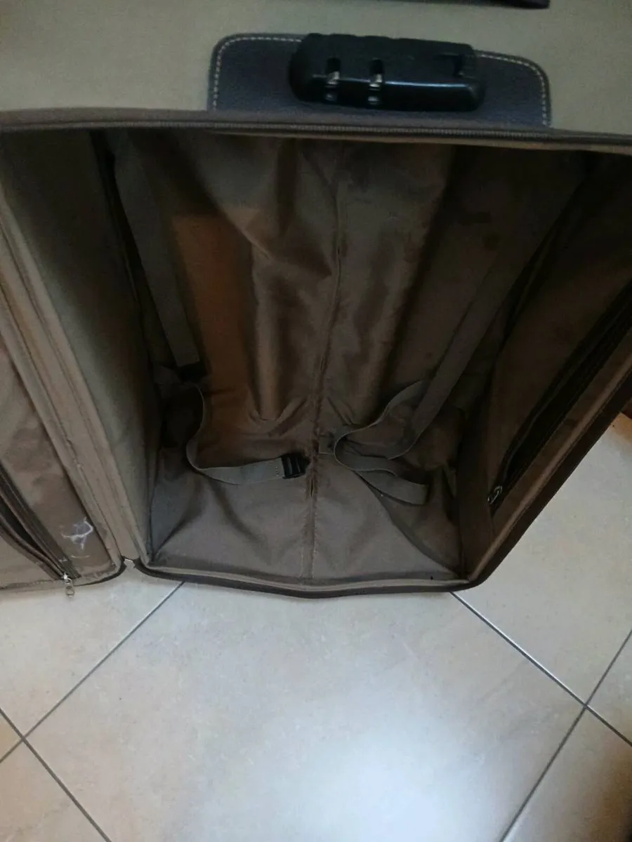 4 PIECE SET OF SAMSONITE SUITCASES - Image 4