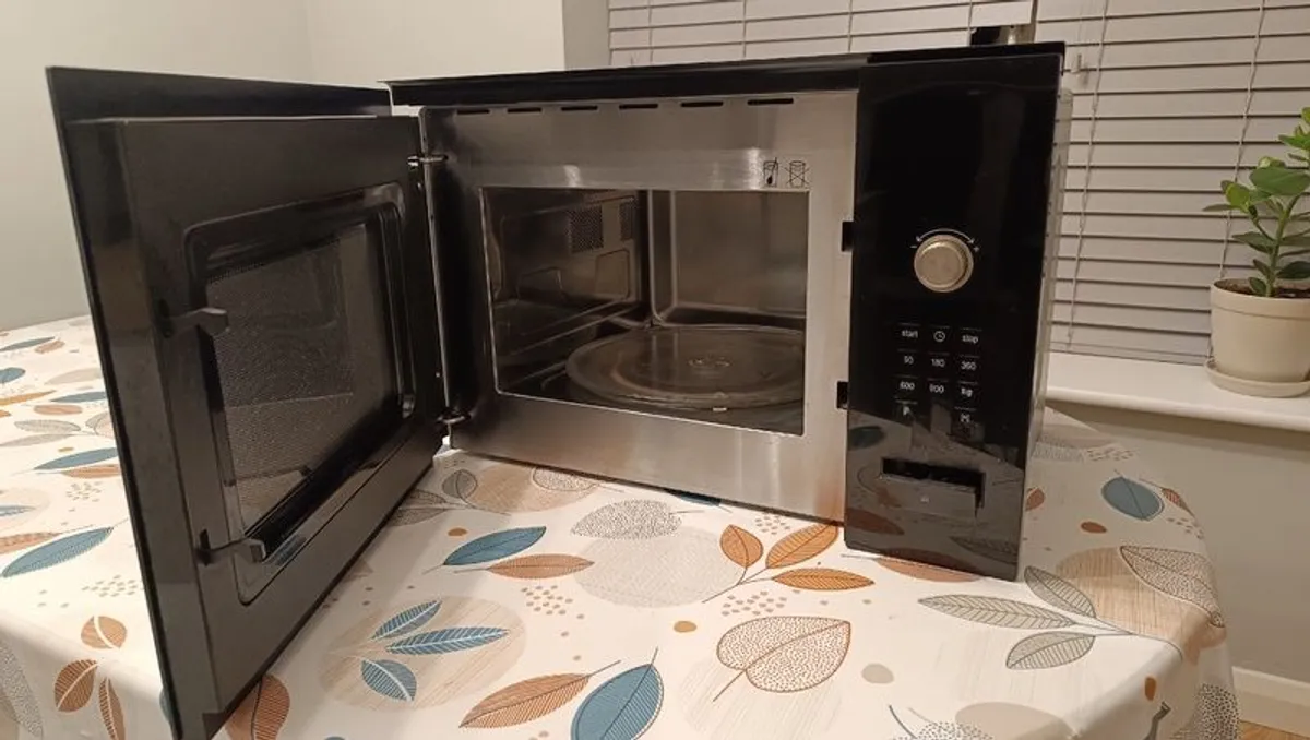 BOSCH Built-in microwave 900W - only 80 euro - Image 2