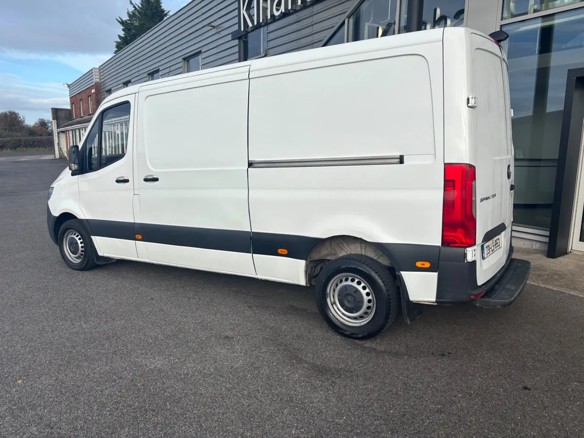 2023 Mercedes-Benz Sprinter 215/39 - Image 3