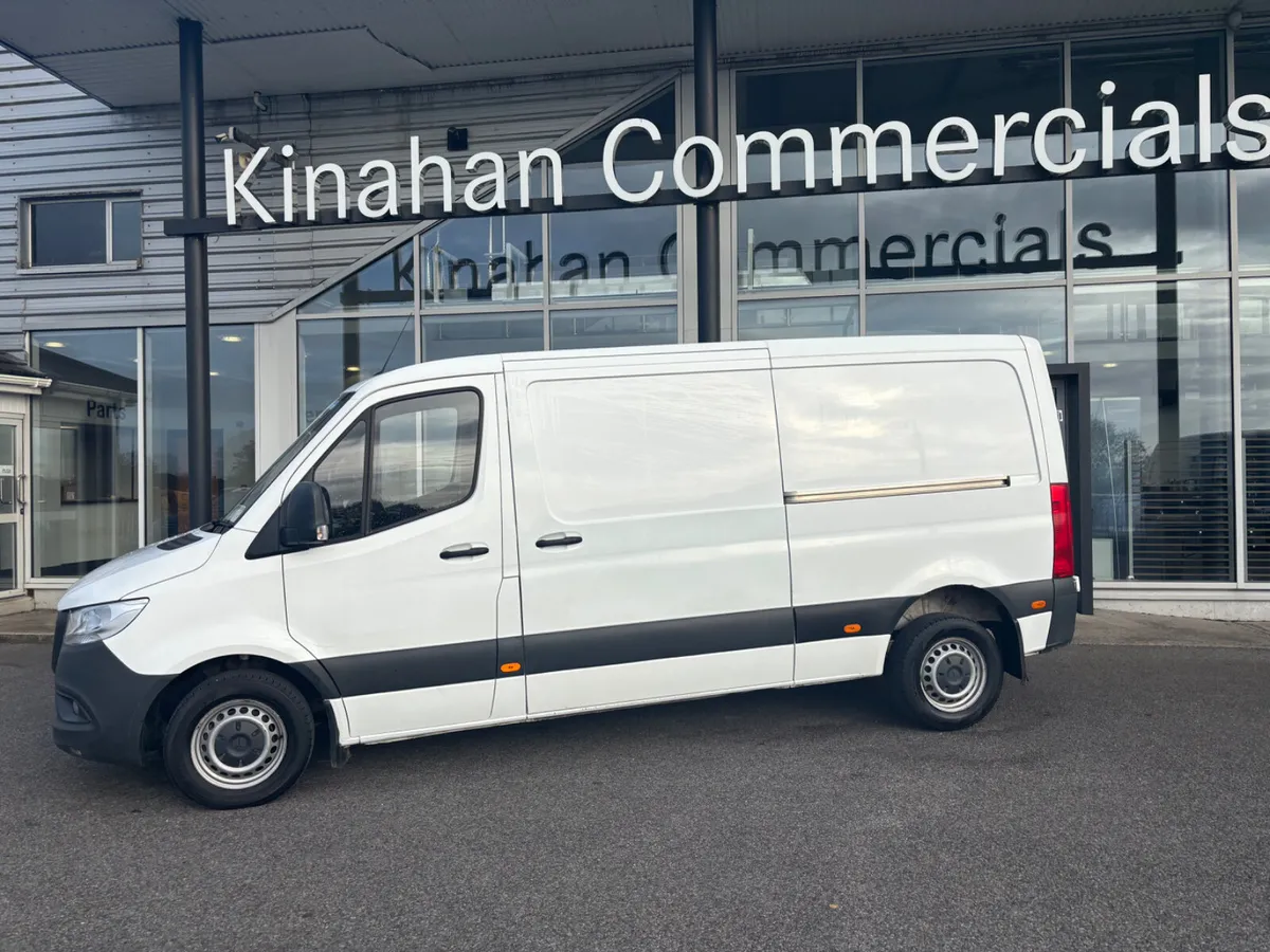 2023 Mercedes-Benz Sprinter 215/39 - Image 2
