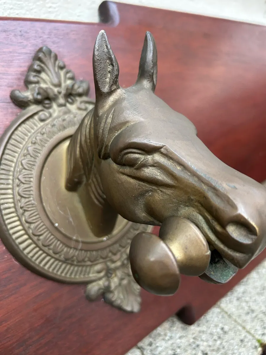 Antique brass horse coat hanger - Image 2