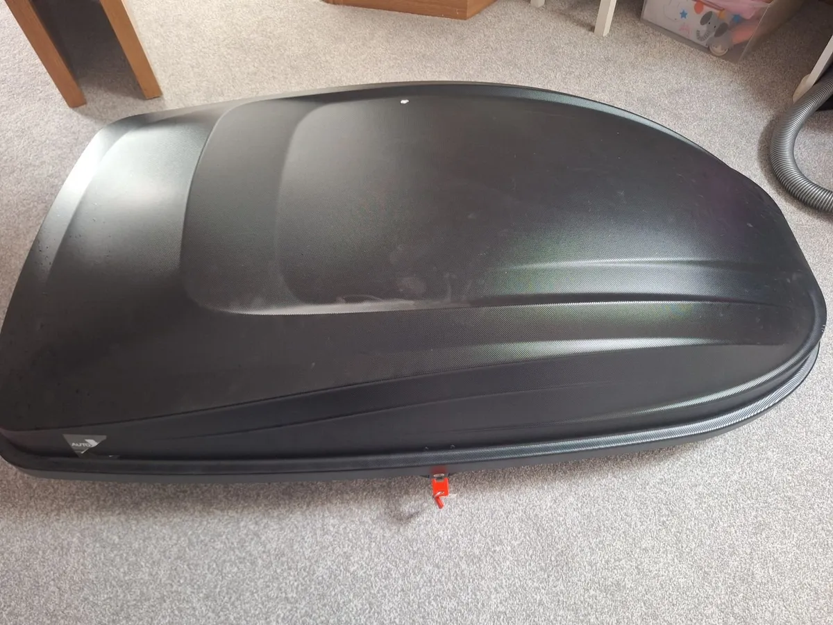 Roof box - Image 2