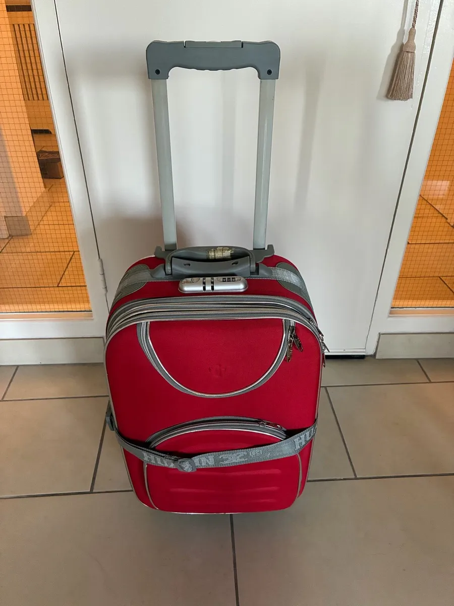 10k Size Suitcase - Image 1