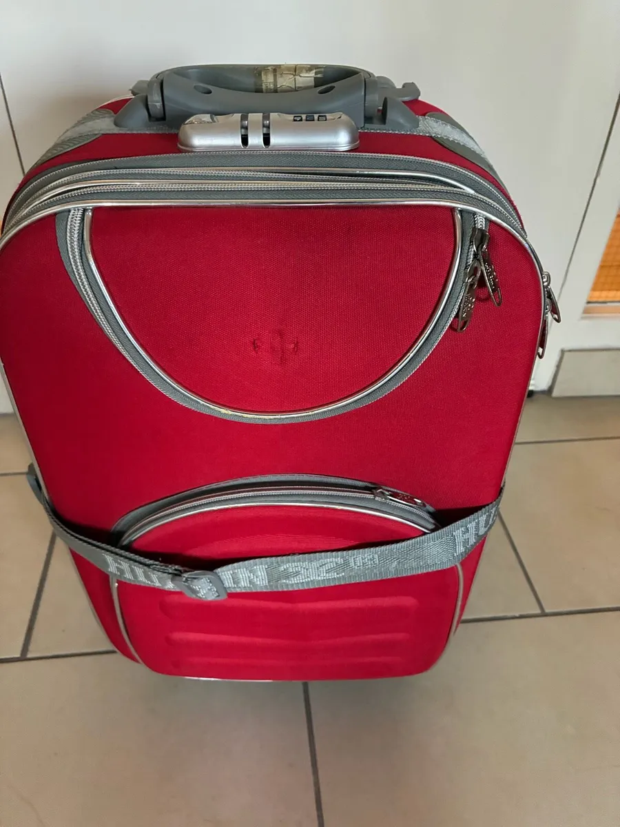 10k Size Suitcase - Image 2