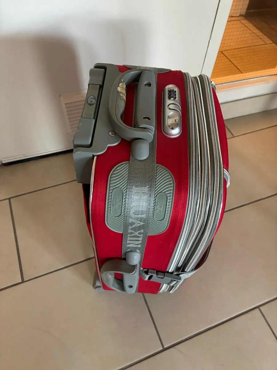 10k Size Suitcase - Image 3