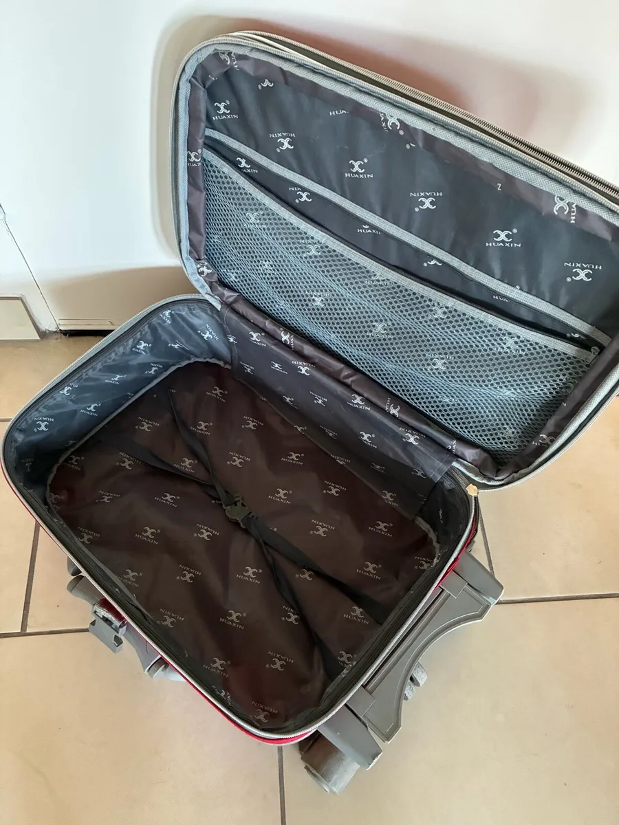 10k Size Suitcase - Image 4