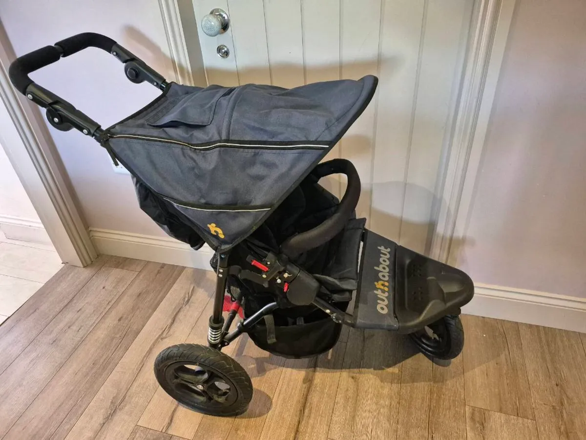 Out n about single buggy - Image 1