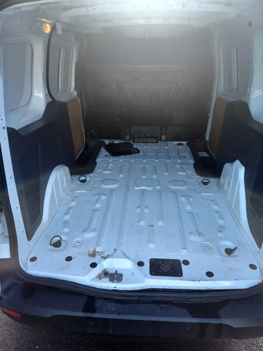 Ford Transit 2023 - Image 2
