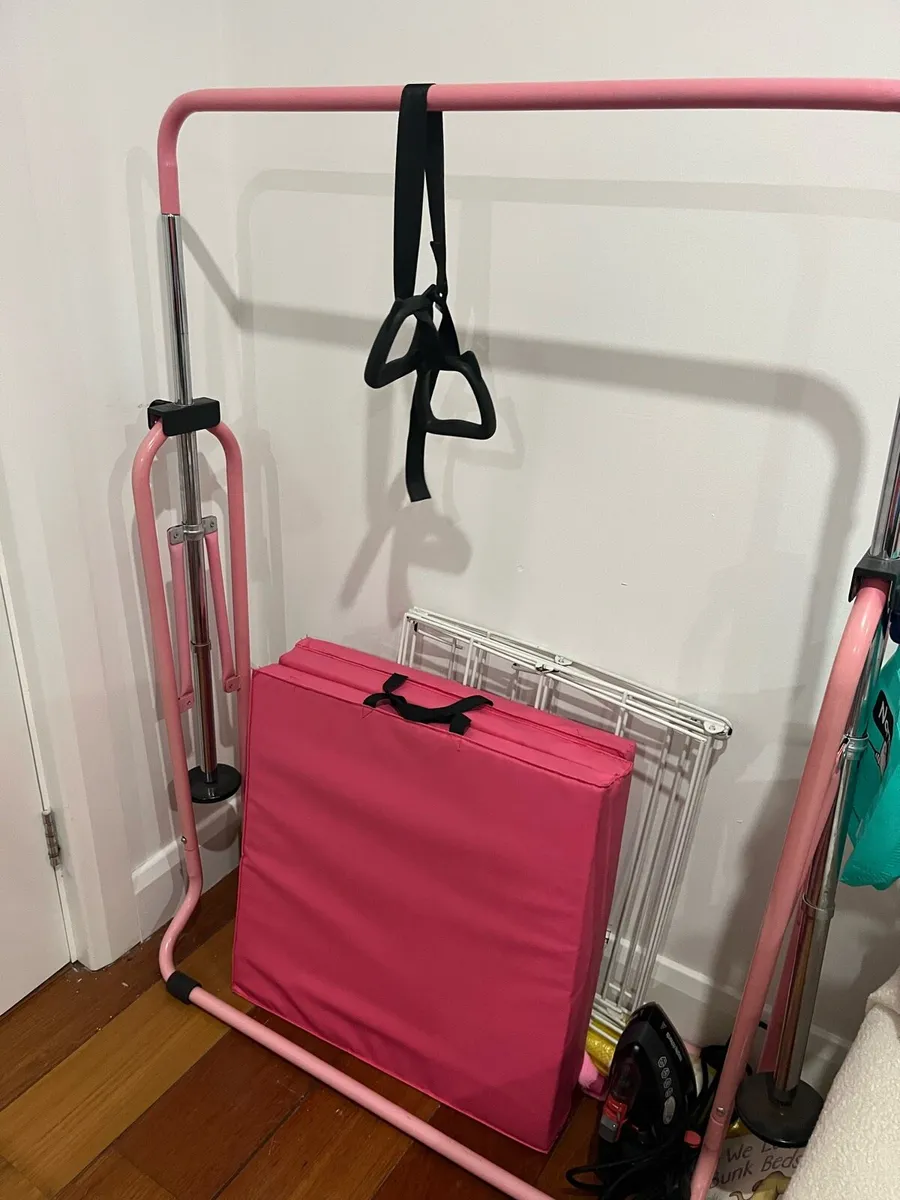 Gymnastics bar with mat - Image 1