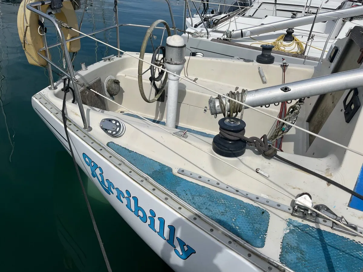 30ft Club Shamrock Yacht - Image 3