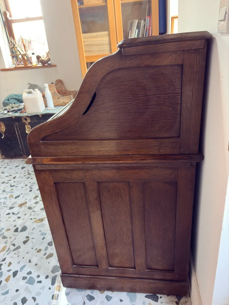 Neat Roll Top Antique desk - Image 2