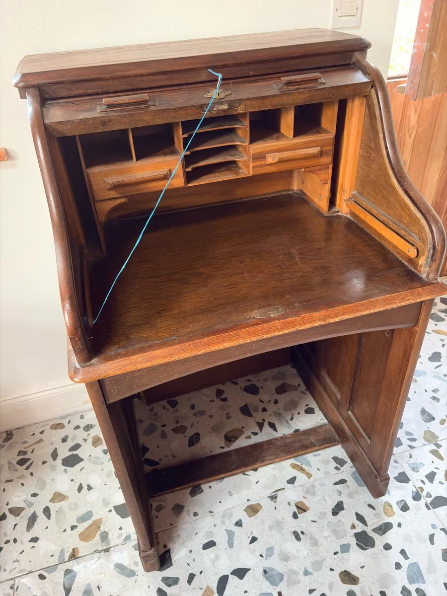 Neat Roll Top Antique desk - Image 3
