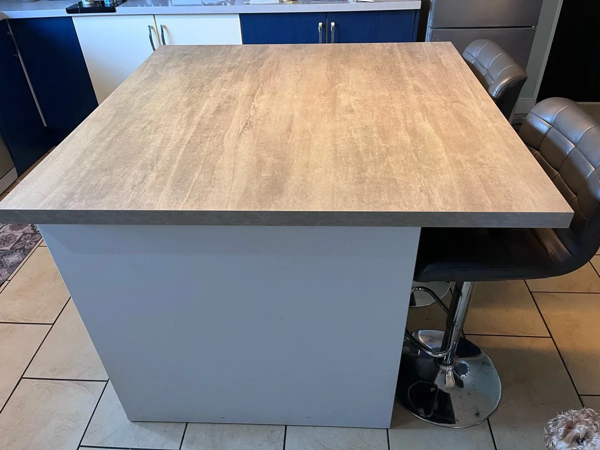 Kitchen Island - Image 3