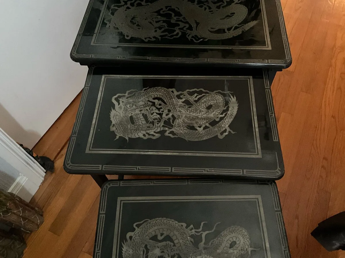 Vintage Oriental Set of 4 Black Lacquered Tables - Image 3