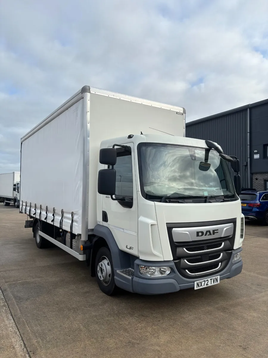 2023 DAF LF 45 180 7.5T Curtainsider - Image 1