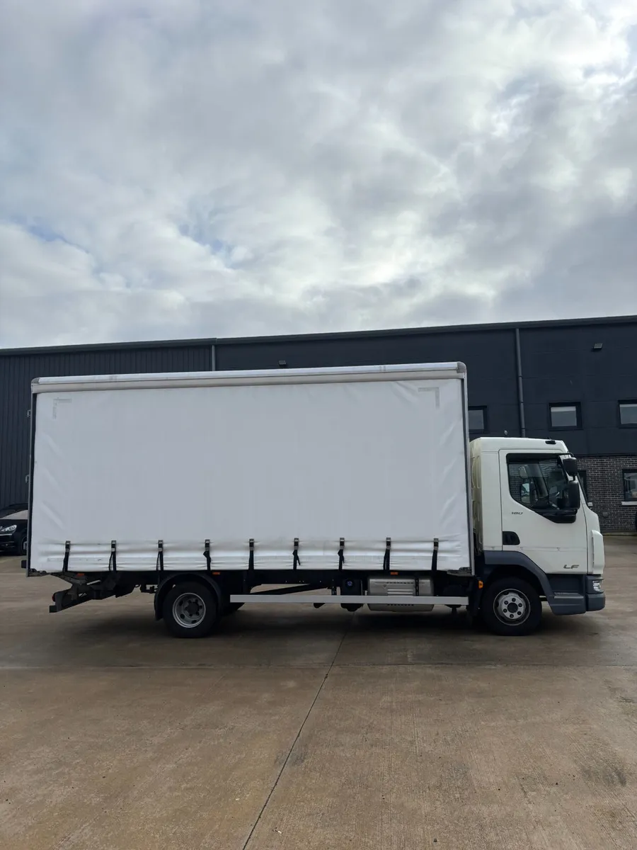 2023 DAF LF 45 180 7.5T Curtainsider - Image 2