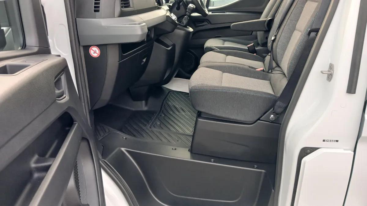 2025 RENAULT MASTER LWB ADVANCE 150BHP ONLY 3900KM - Image 4