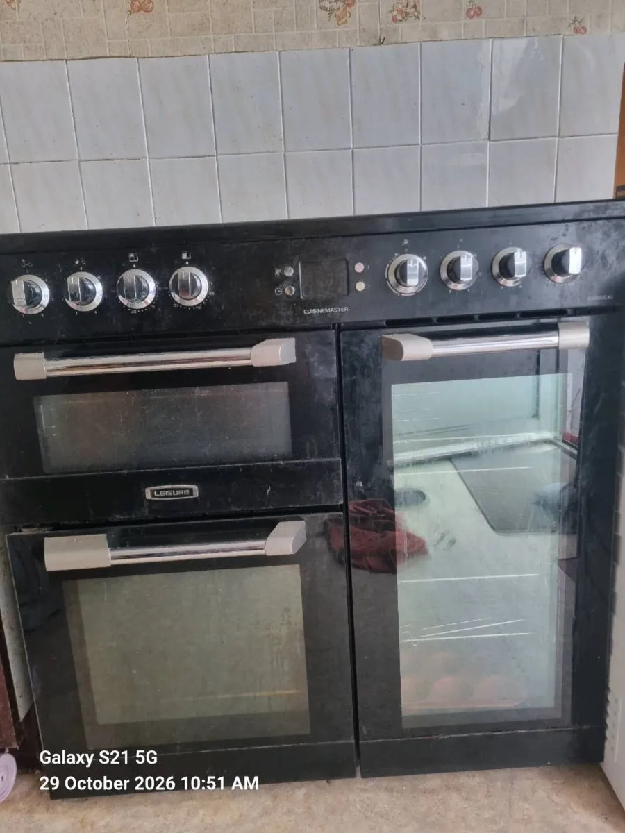 Range cooker - Image 1