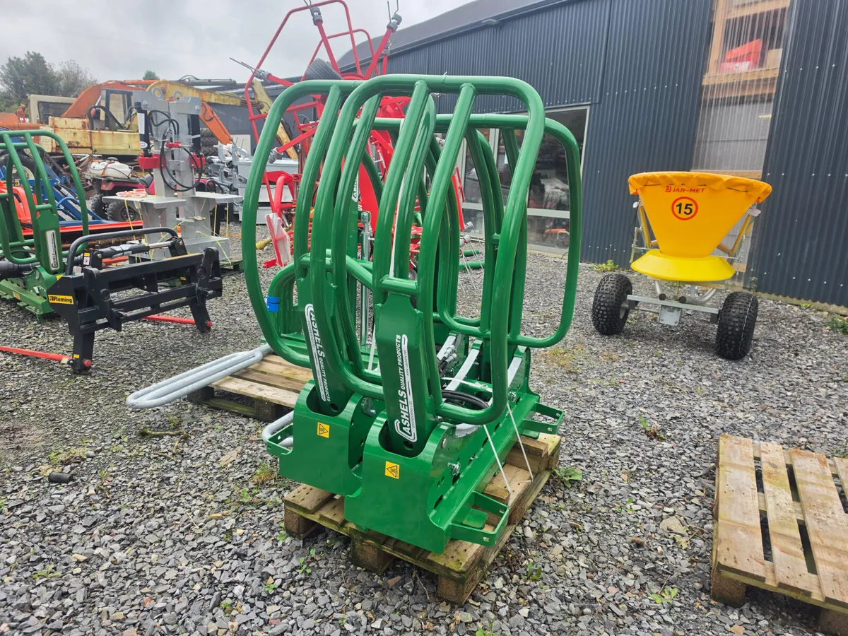 Cashels Bale grab - Image 1