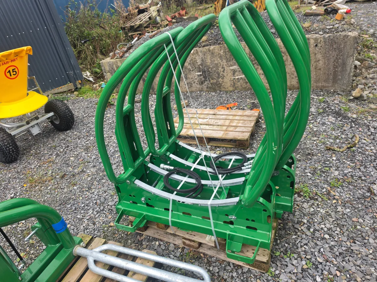 Cashels Bale grab - Image 3