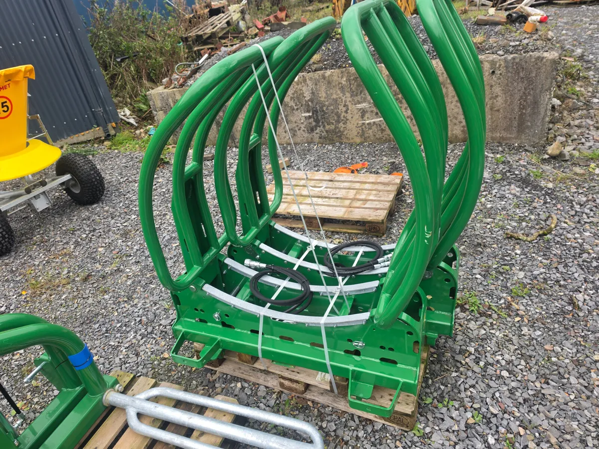 Cashels Bale grab - Image 4
