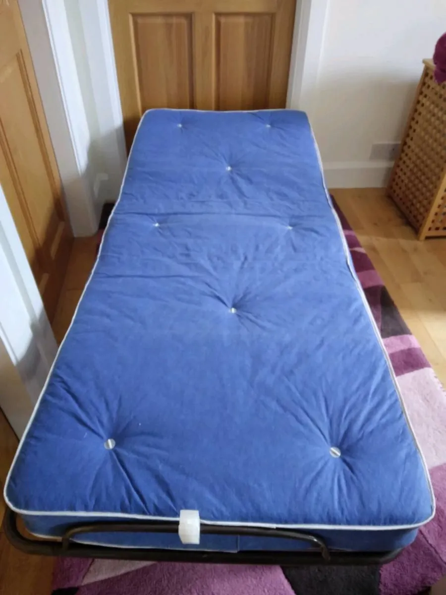 Single fold up bed - Image 1