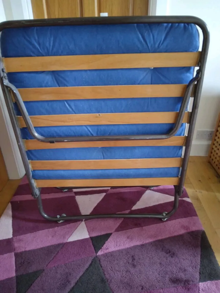 Single fold up bed - Image 4