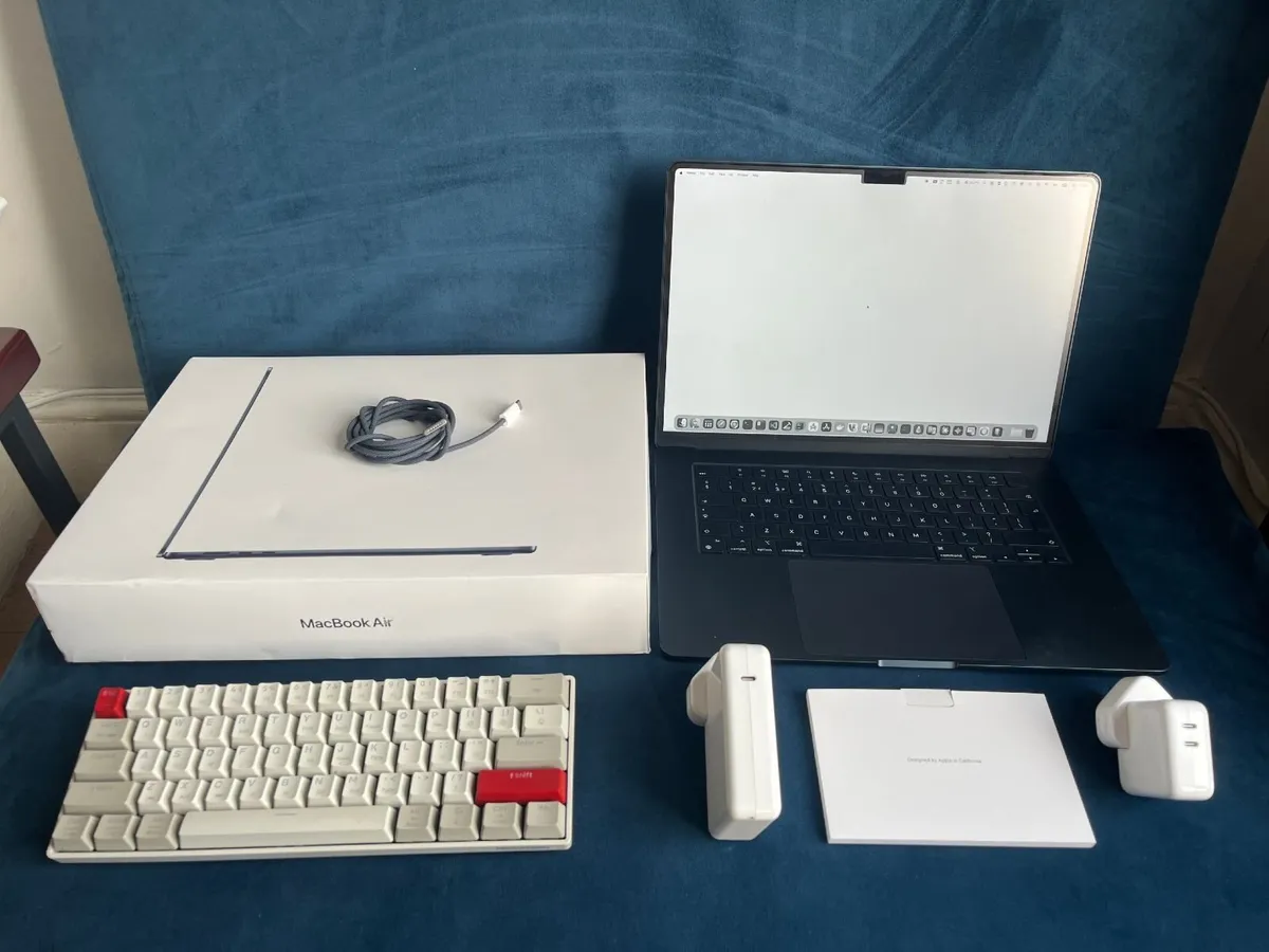 MacBook Air 15" M3 16GB 256GB Boxed + Extras - Image 2