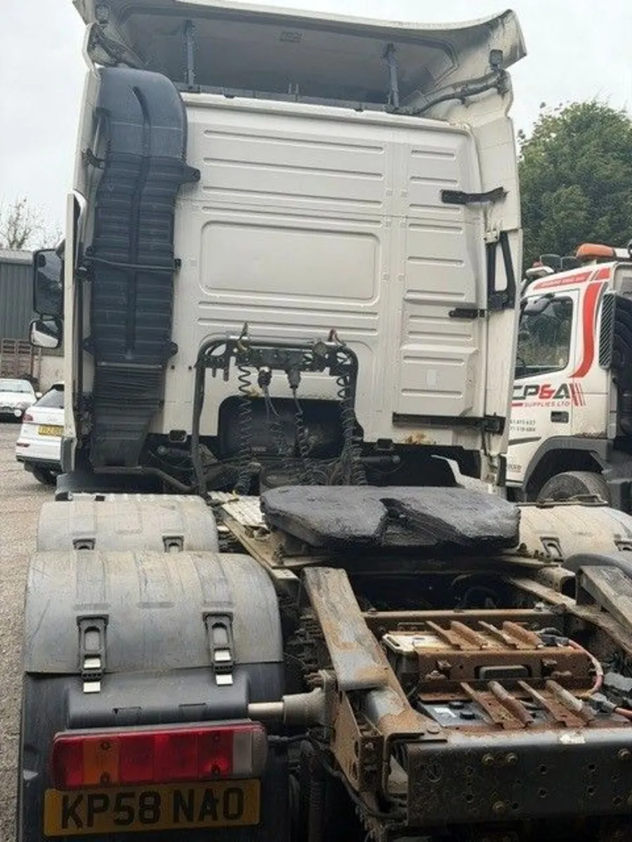 FM440 Tractor Unit for Sale - Image 2