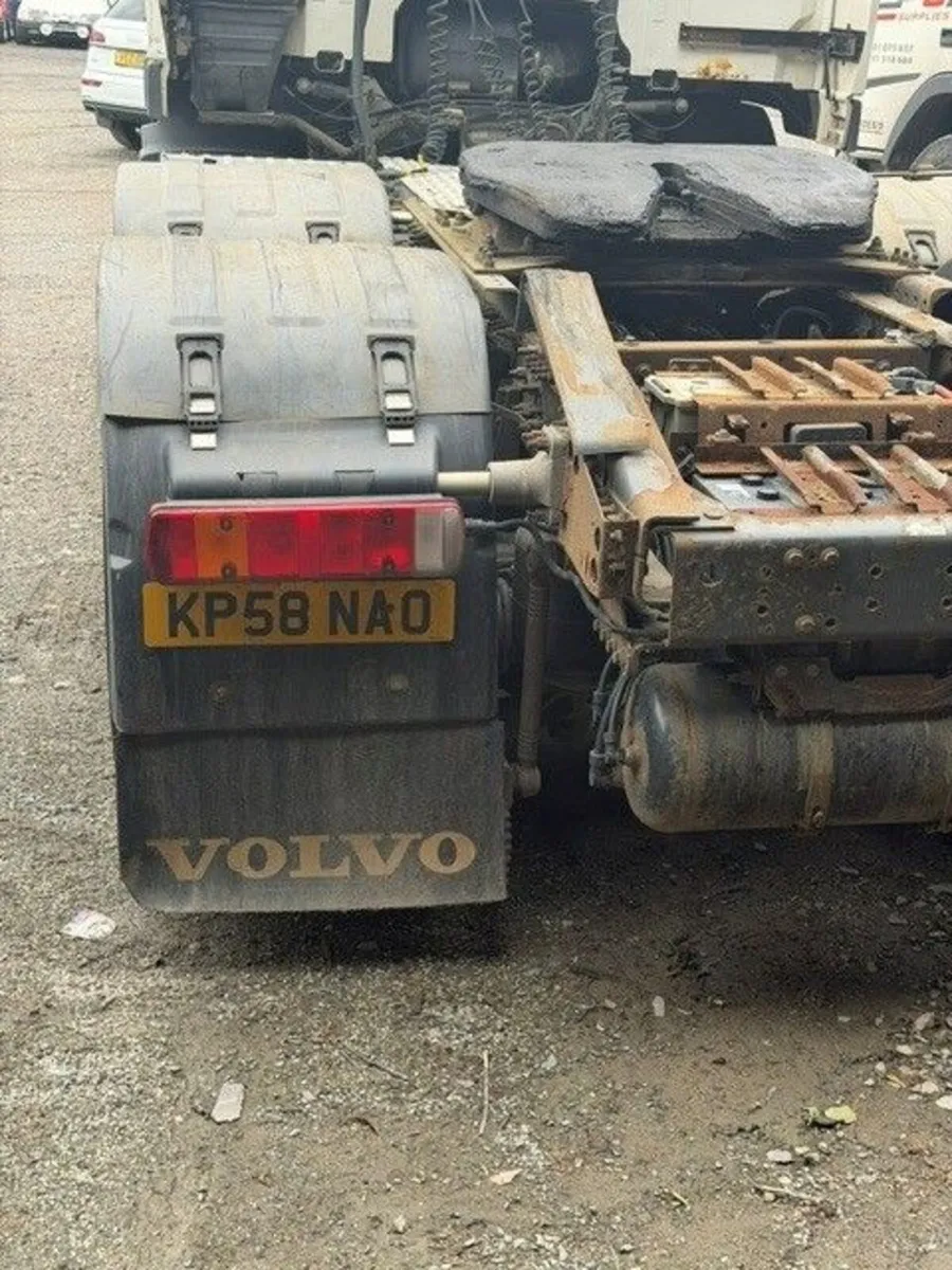FM440 Tractor Unit for Sale - Image 3