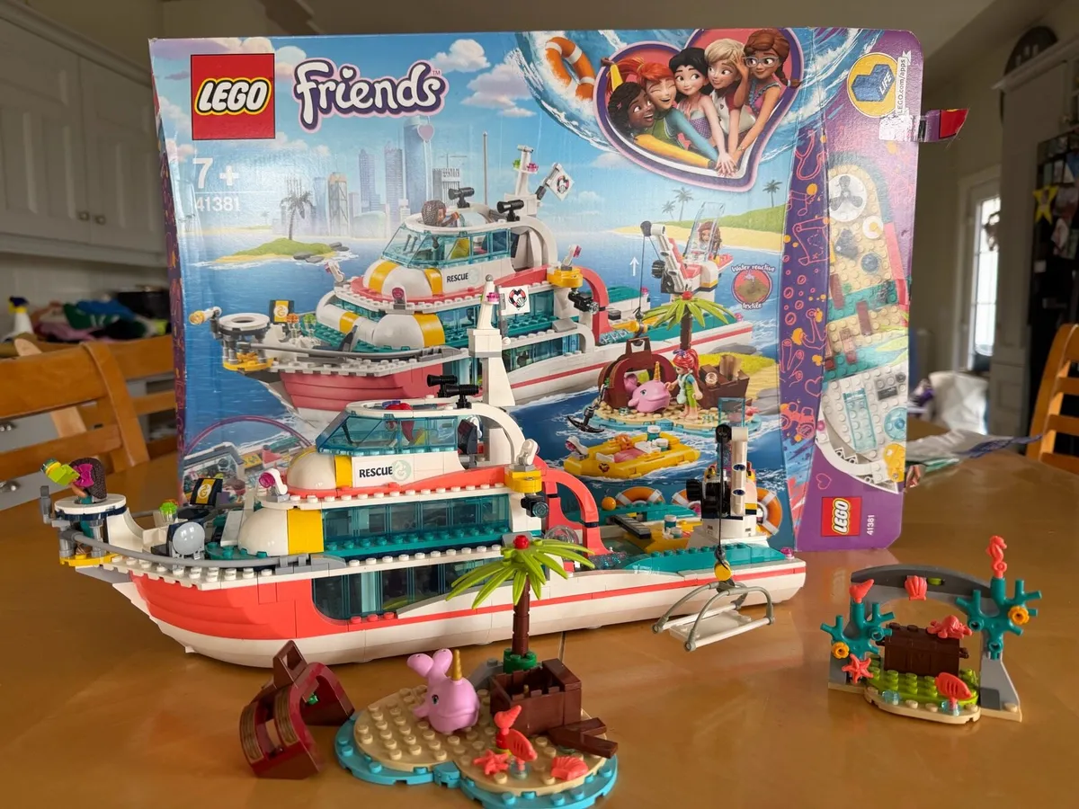 Lego Friends Rescue Boat - Image 1