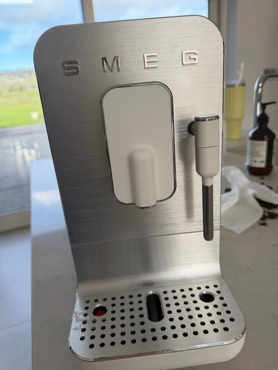 Smeg Bean to Cup Coffee Machine