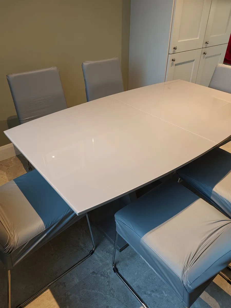 Dining table and chairs - Image 3