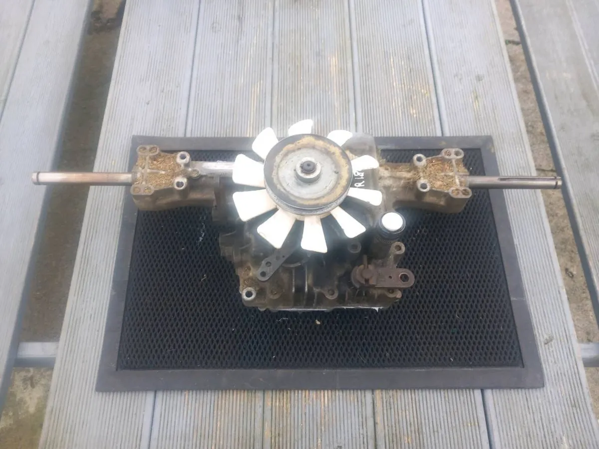 John deere LTR 180 hydrostatic transmission - Image 1