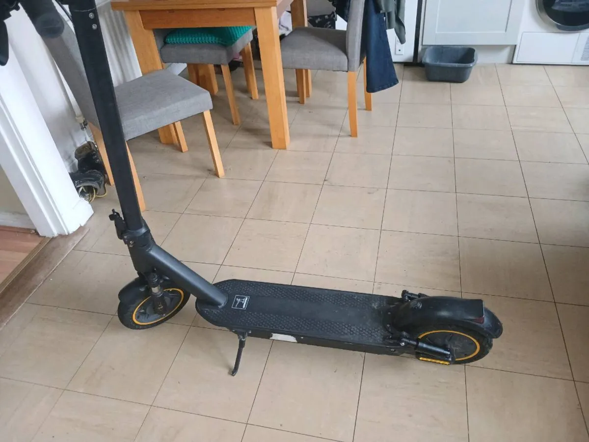 Electric Scooter (Aovo Pro) - Image 2