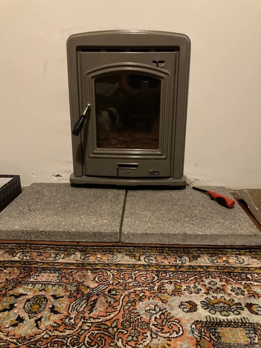 Henley 4.7 kw Inset Stove - Image 1