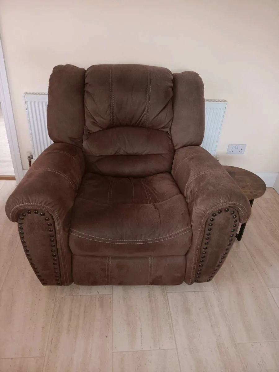 Armchair- Recliner - Image 1