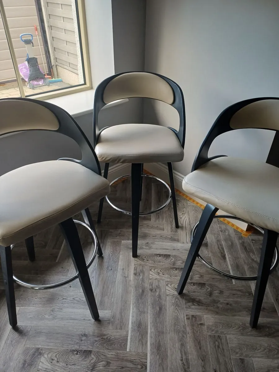 Kitchen breakfast bar stools - Image 2