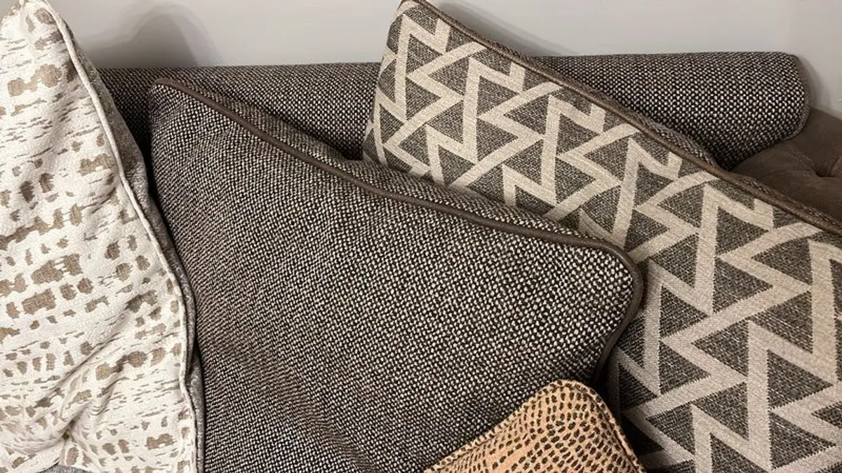 3 seater luxury leather and material cushion back sofa - Image 3