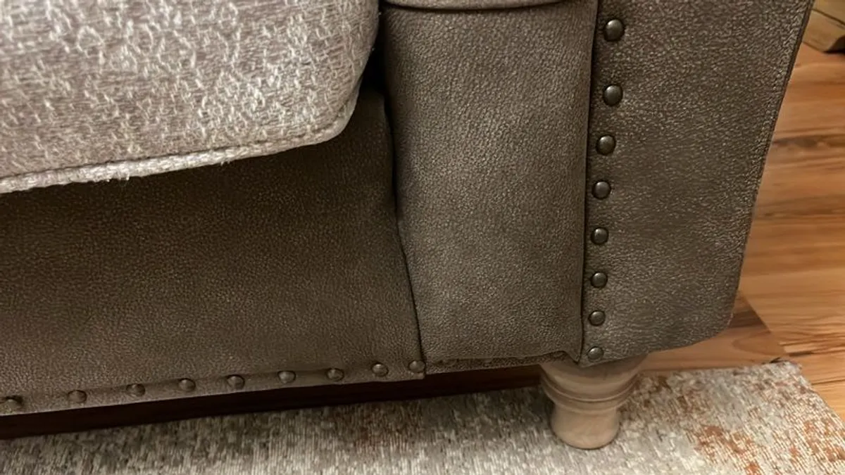 3 seater luxury leather and material cushion back sofa - Image 4