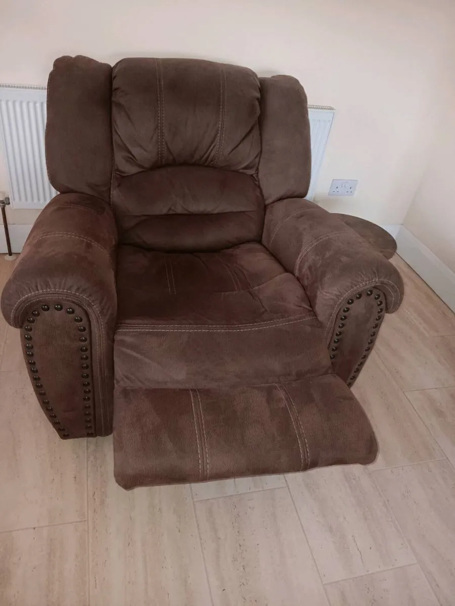 Armchair- Recliner - Image 2
