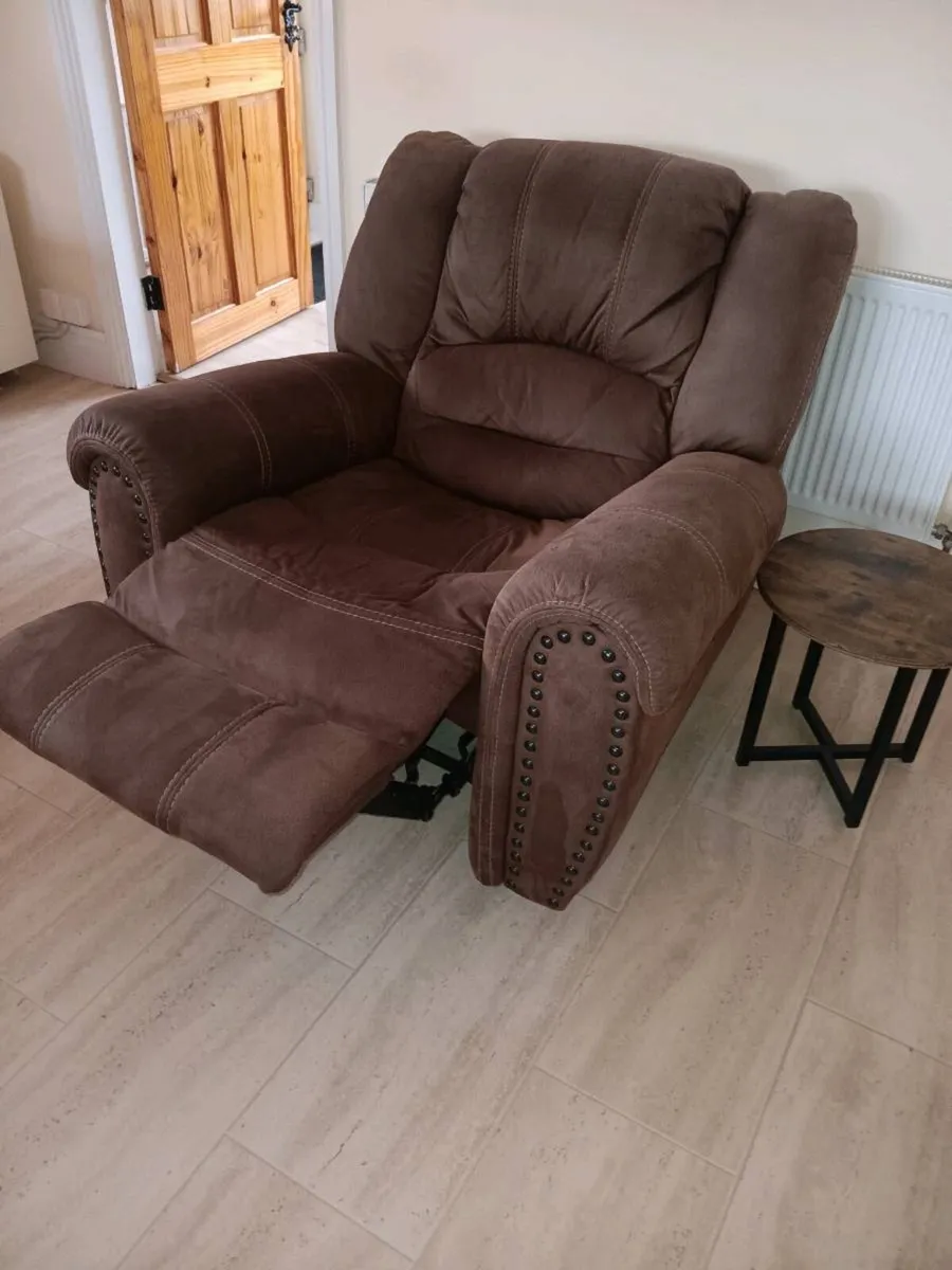 Armchair- Recliner - Image 3