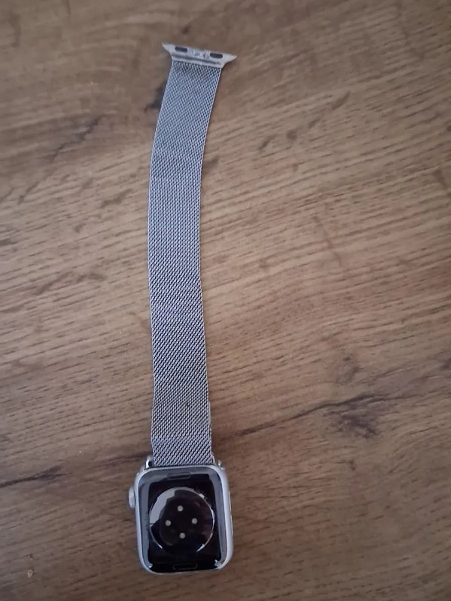 Apple watch series 6 - Image 3