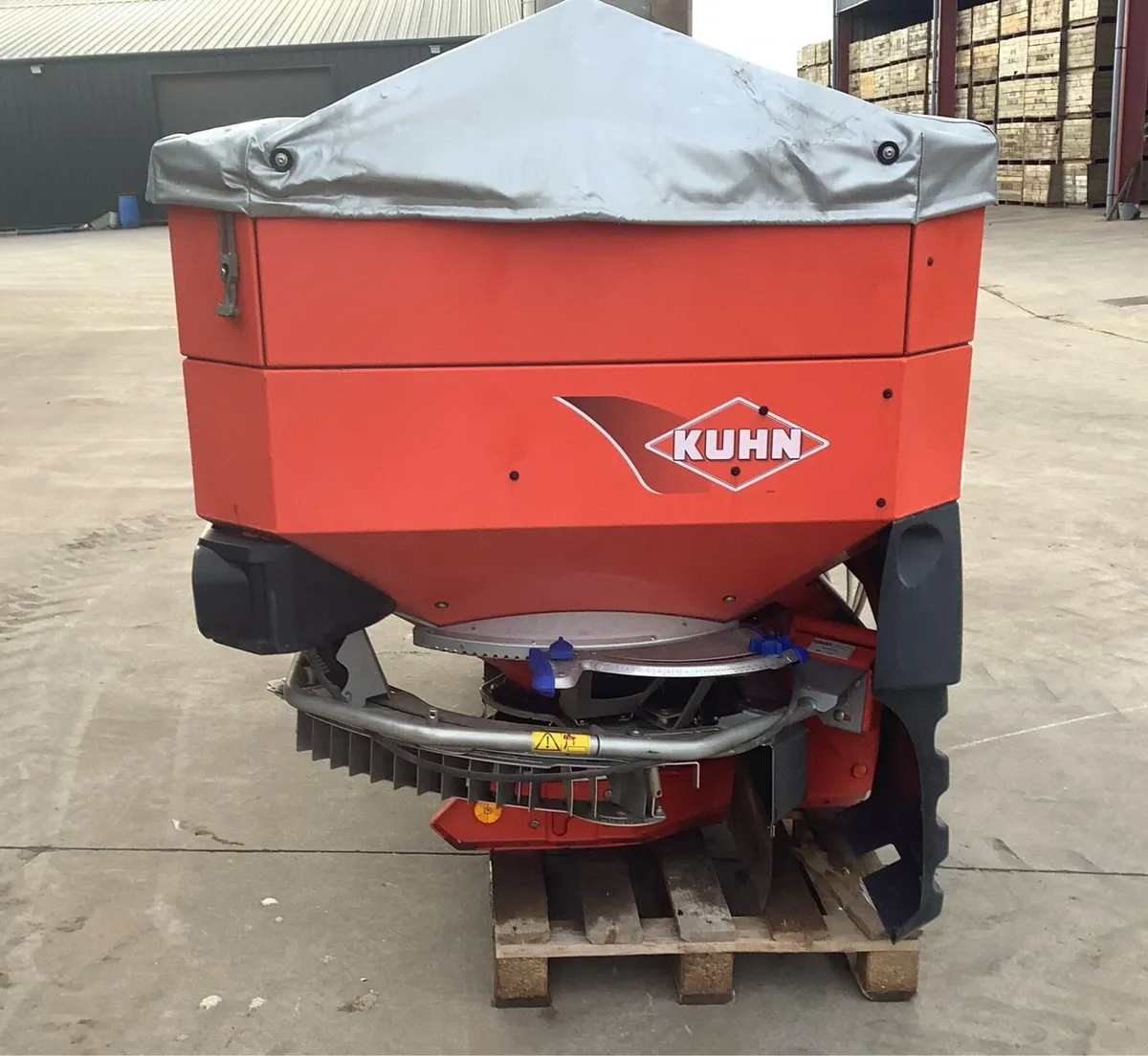 Kuhn Fertiliser Spreader - Image 4