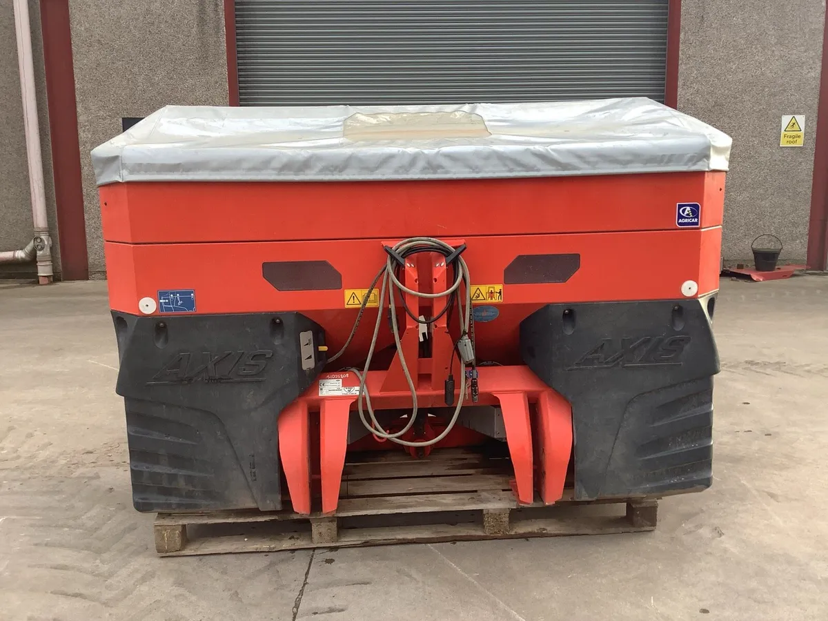 Kuhn Fertiliser Spreader - Image 1
