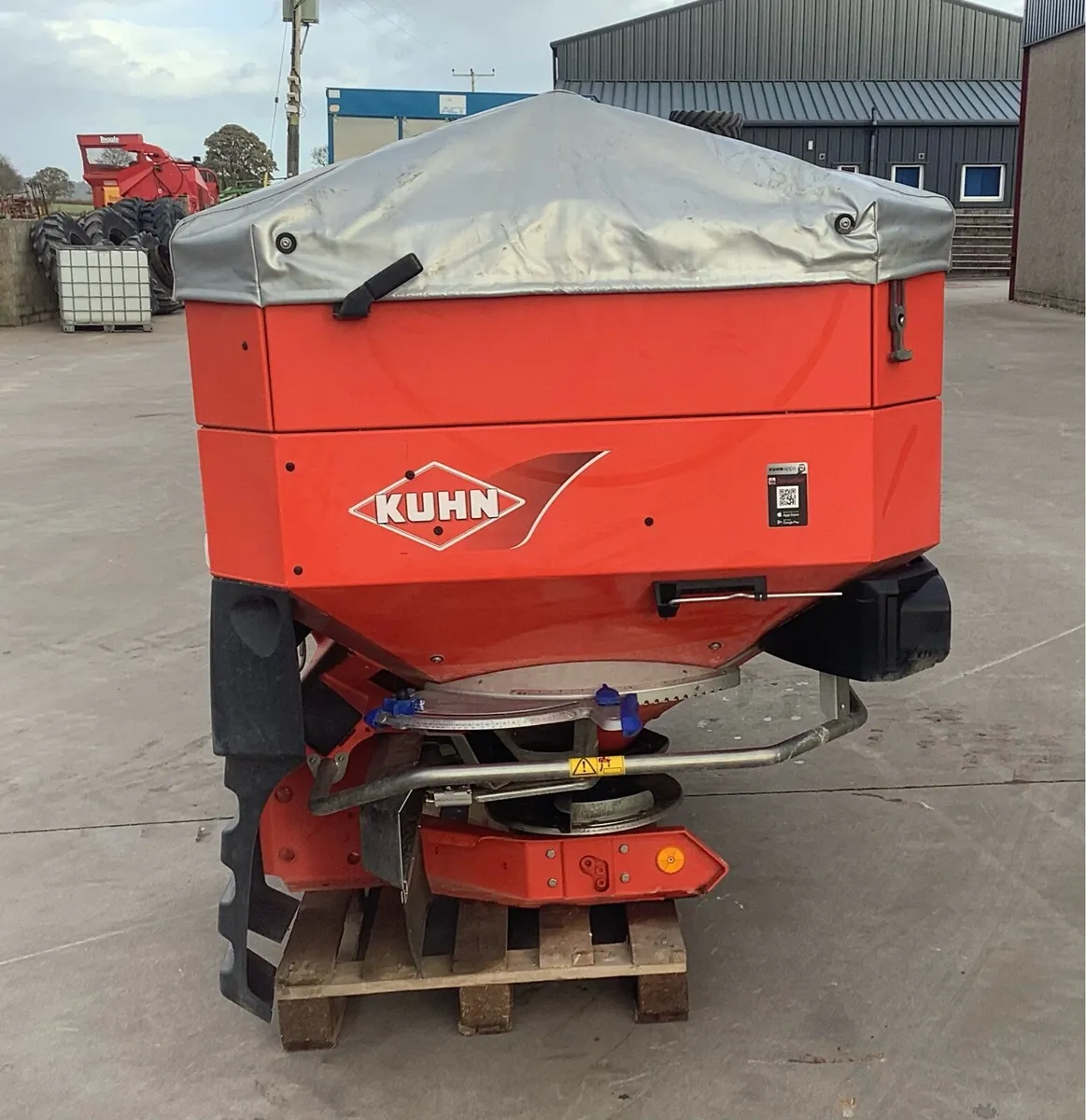 Kuhn Fertiliser Spreader - Image 3