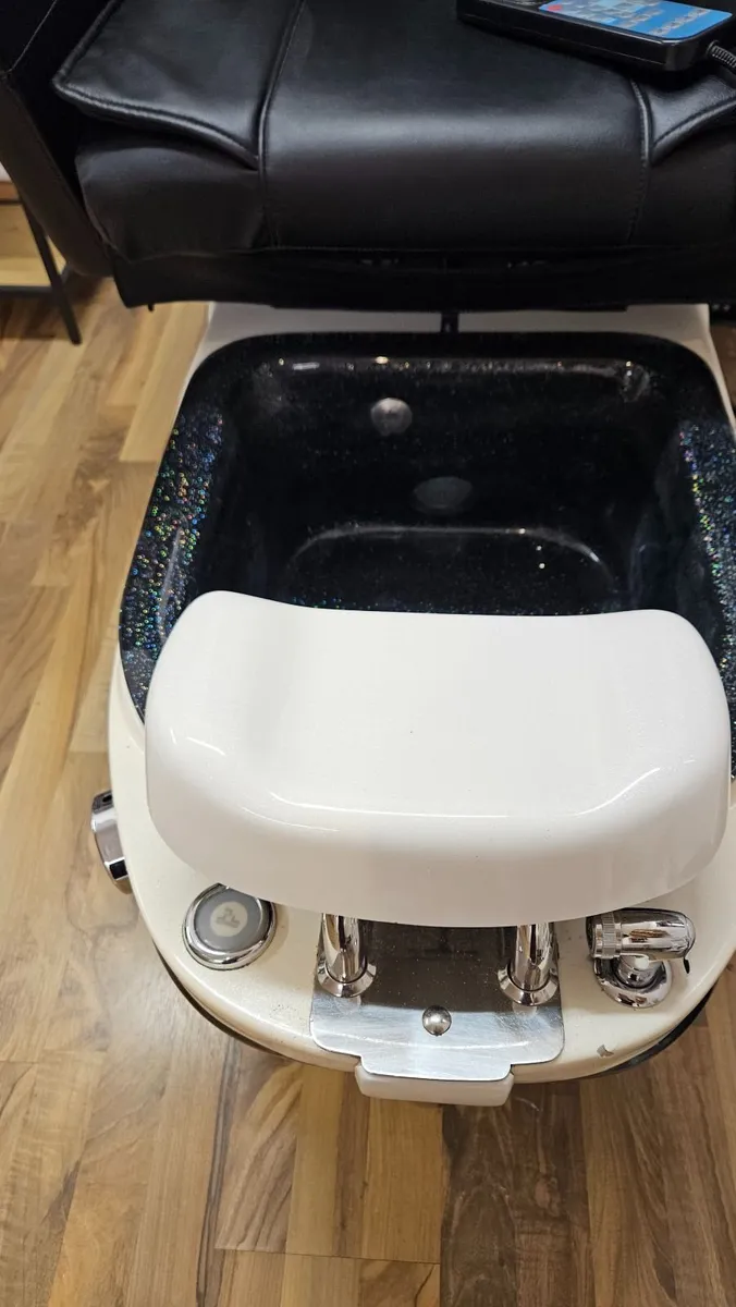 Pedicure chair - Image 1