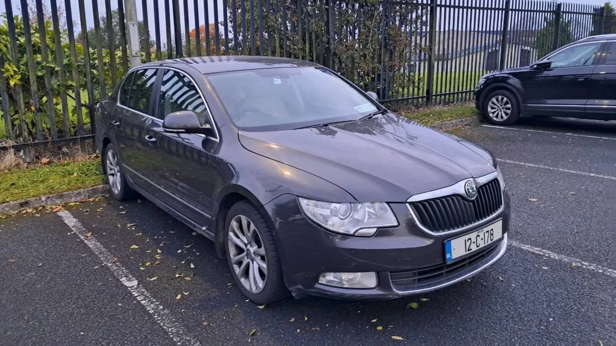 Skoda Superb Ellagance 1.6 2012 - Image 1