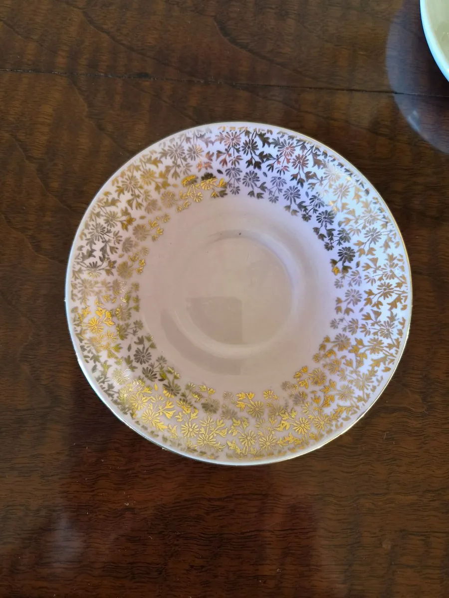 Royal Tara Vintage 1940's china saucers - Image 4